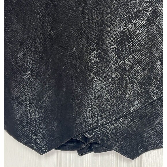 Wild Honey Women Black Skort Medium Faux Snake Skin Print Back Zip - Picture 3 of 6
